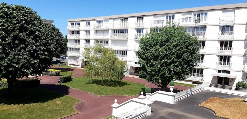 Appartement Lumineux Idealement Situe A Proximite De Musees Equipements Sportifs Salle De Spectacle Commerces Кан Экстерьер фото